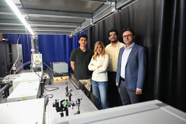 Left to right: Justin Loconzolo, Mozhdeh Hooshyar, Manav Sharma, and Ciprian Dumitrache in the laboratory.